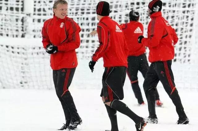 下雪天踢球怎么带装备,下雪天踢球穿什么鞋