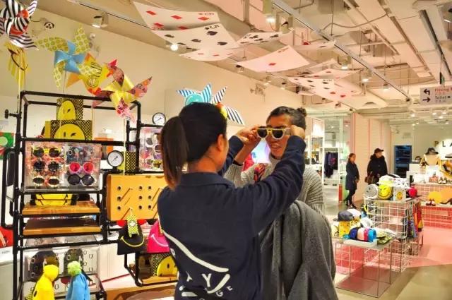 探店衣服咖啡店,探店时装店