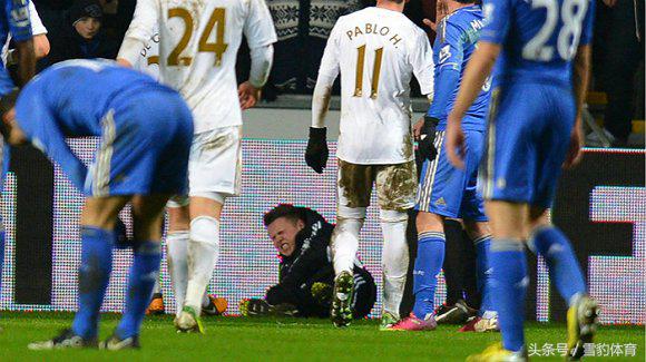 足坛10大无情红牌,世界足坛100大红牌