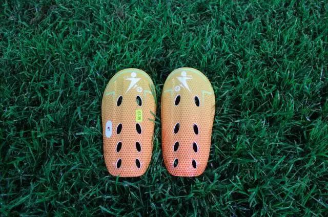 下雪天踢球穿什么球鞋,下雪天踢球穿什么