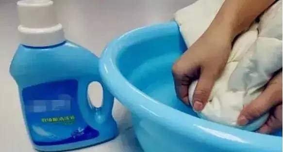 棉服羽绒服可以用洗衣机洗吗,羽绒服棉服洗了成坨怎么蓬松