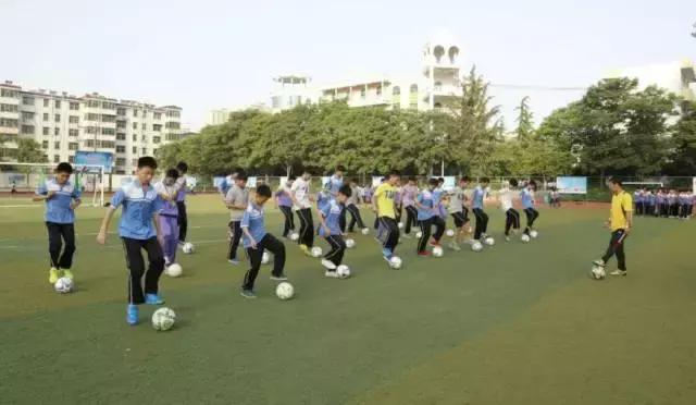 提高学生参与校园足球活动的方法,学校足球如何踢
