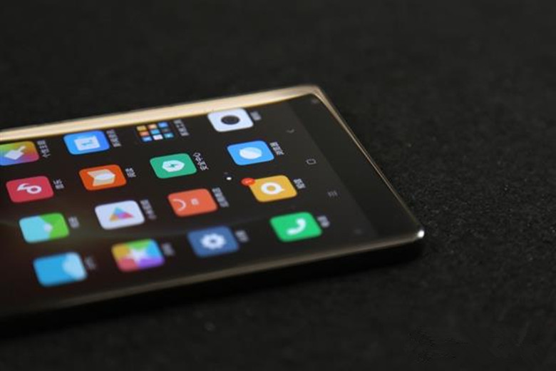 深夜话题：小米手机与中国男足，同一个世界，同一个梦想