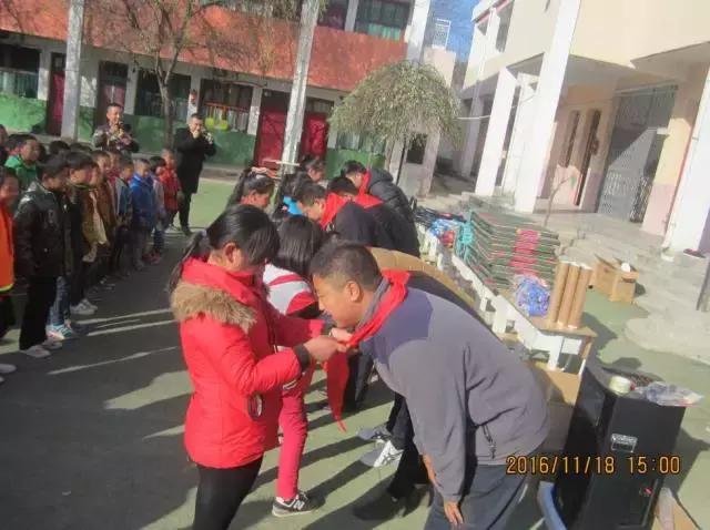 汽车公益活动爱心传递,吉利火星慈善助学爱心捐款晚会