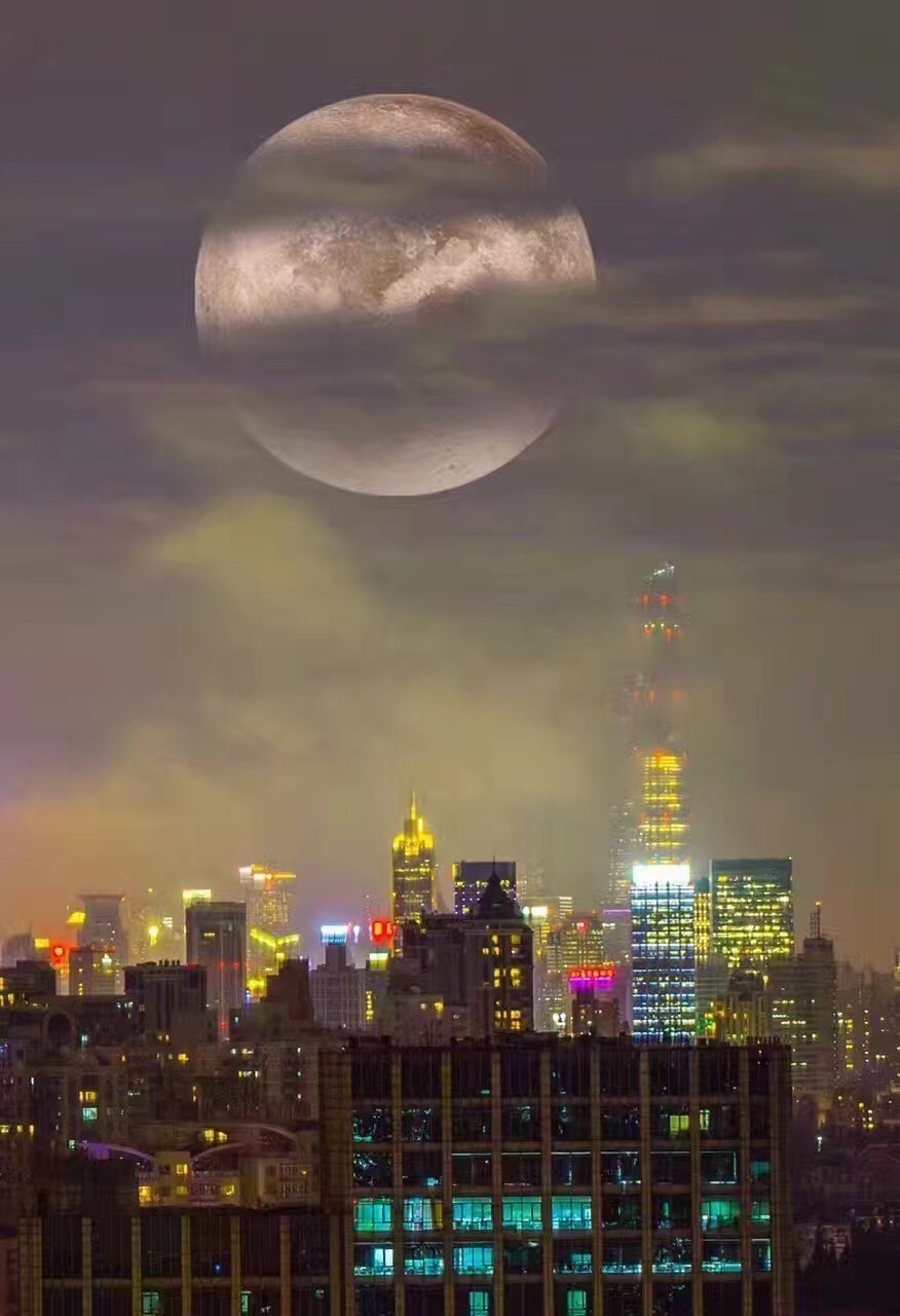 错过再等18年！昨晚的超级月亮太给力，穿透雾霾把梦照亮！