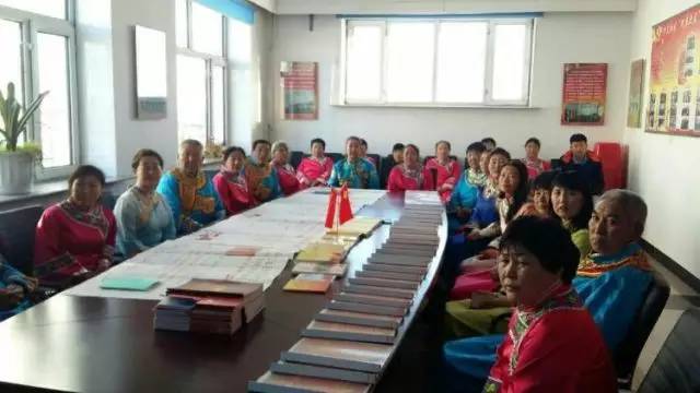 「热点关注」呼伦贝尔市妇联*党**组组织全市妇联系统认真收看自治区第十次*党**代会直播