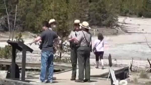 男子不慎掉进冰湖中竟然奇迹生还,男子溺死在浴缸里死因