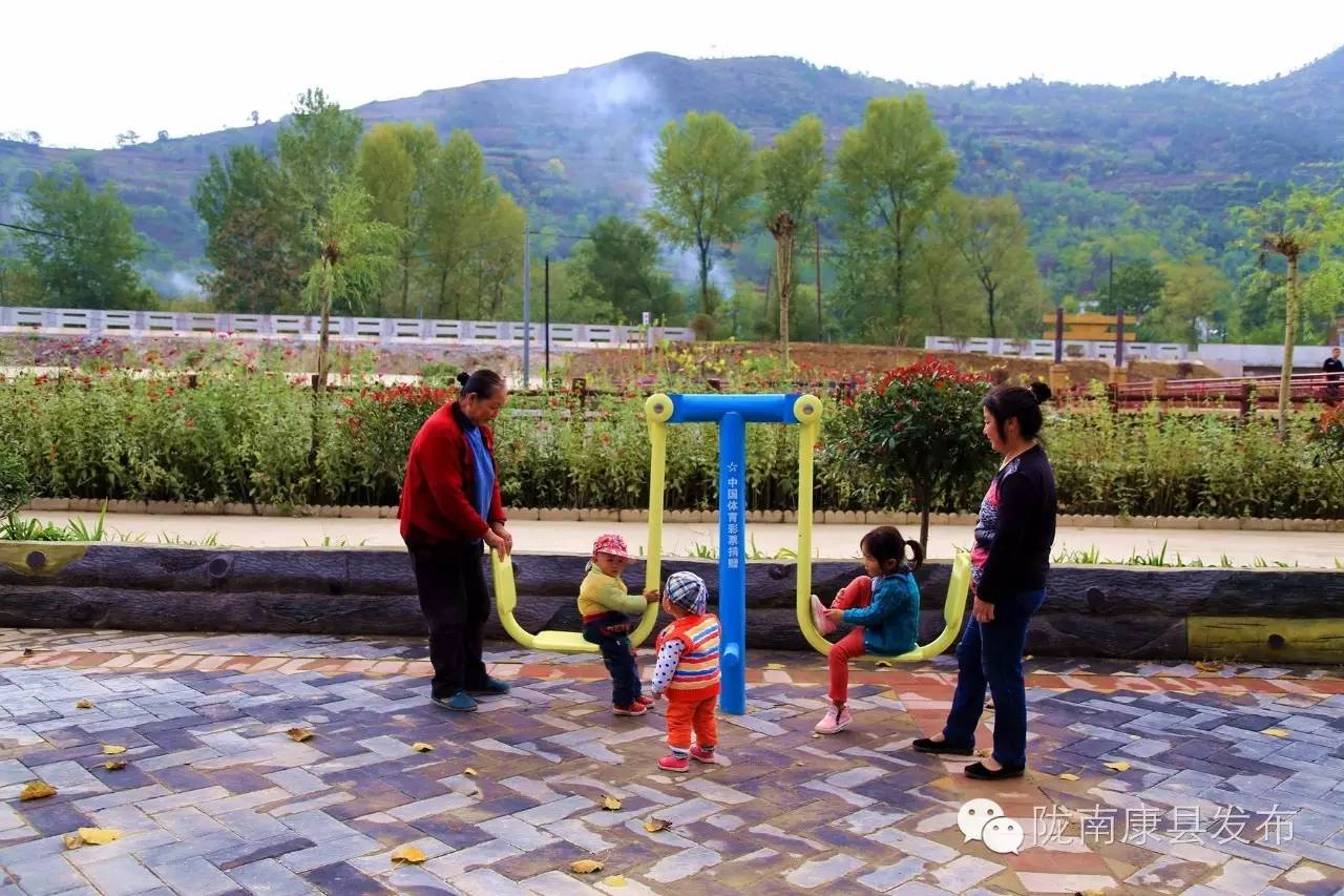 陇南康县杨湾村：团结桥上话幸福
