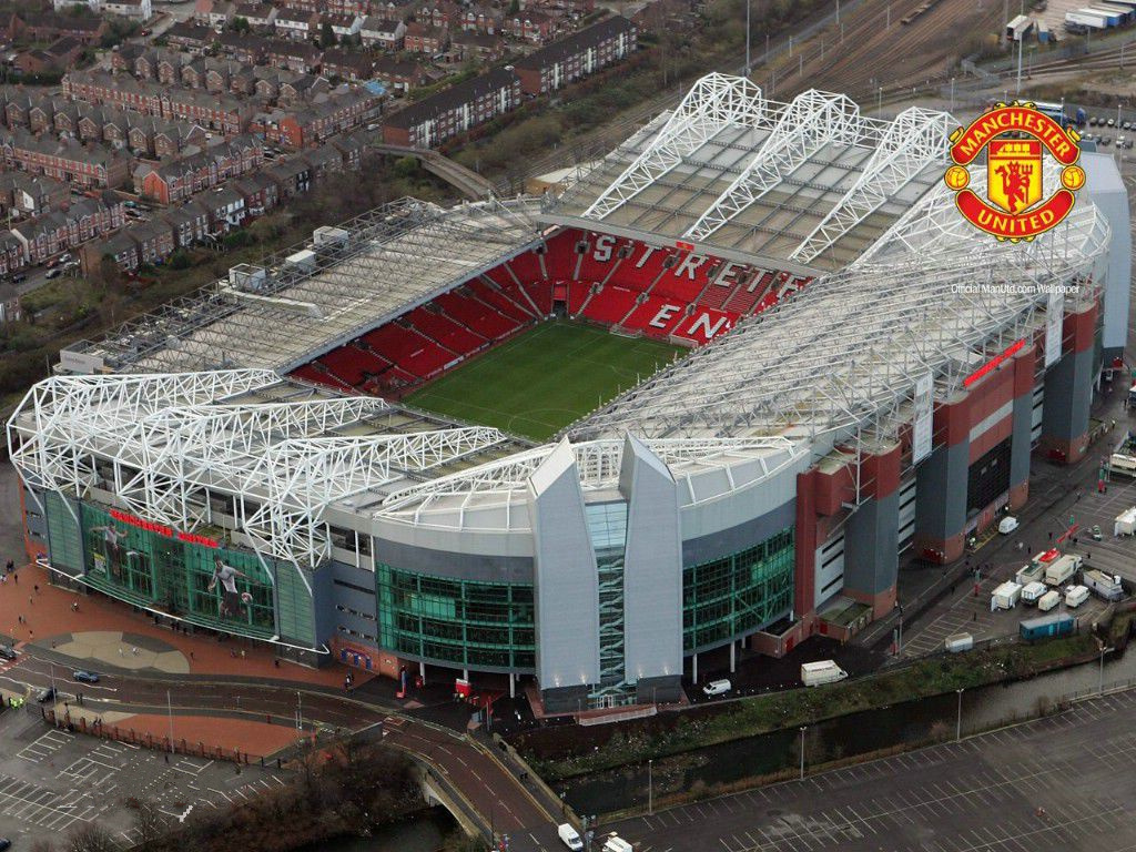 老特拉福德球场能容纳多少人,伊蒂哈德球场老特拉福德球场