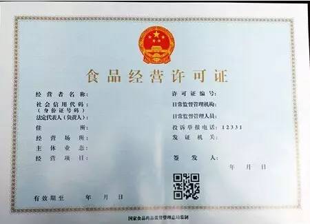 东营40多岁男子骗老人钱被抓走,东营骗老人的视频