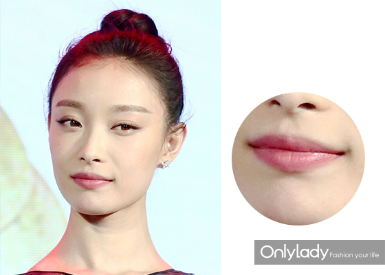 女子花4万块整容把嘴都整歪了,美国女子花76万整容