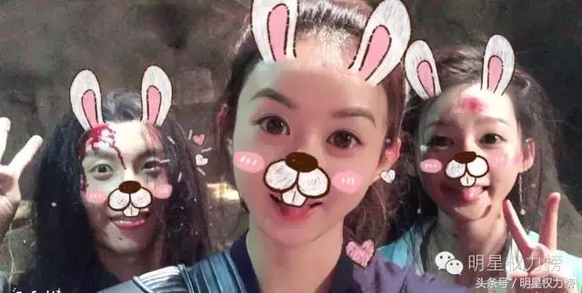 明星自拍除了卖萌还会搞怪！鹿晗TFBOYS教你自拍的正确姿势