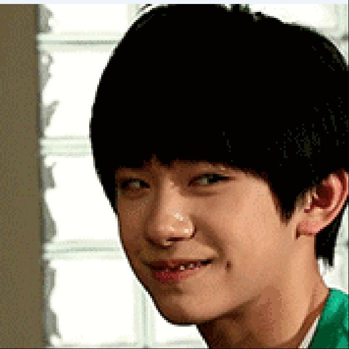 明星自拍除了卖萌还会搞怪！鹿晗TFBOYS教你自拍的正确姿势