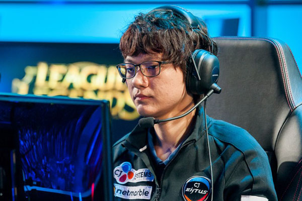 s5韦神韦鲁斯经典操作,韦神s5的一箭之仇