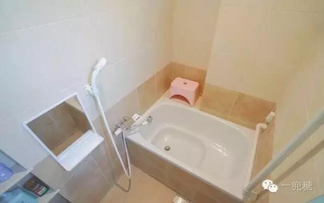 带浴缸三分离卫生间装修效果图,家装优秀案例布置