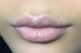 正确涂口红的步骤新手一看就会,最简单涂口红不掉色