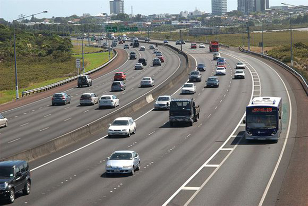 贫困山区路途怎么走,新西兰人开车