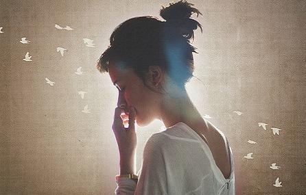 孕中期阴道炎白带里有血丝,孕中期白带黄绿色怎么治疗