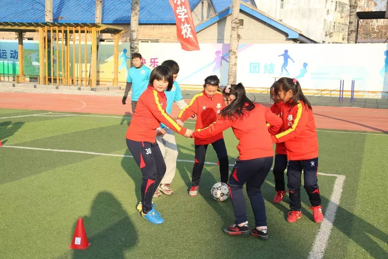 湖滨小学校园足球,小学校园足球联赛活动简报