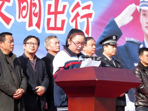 浠水122名新领驾驶证学员庄严承诺做中国好司机