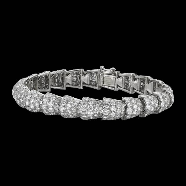 入冬后腕饰被“打入冷宫”？你该学学梦露的珠宝戴法！