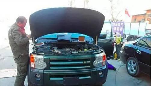 为了省油，车主把100万豪车开出了马车的感觉