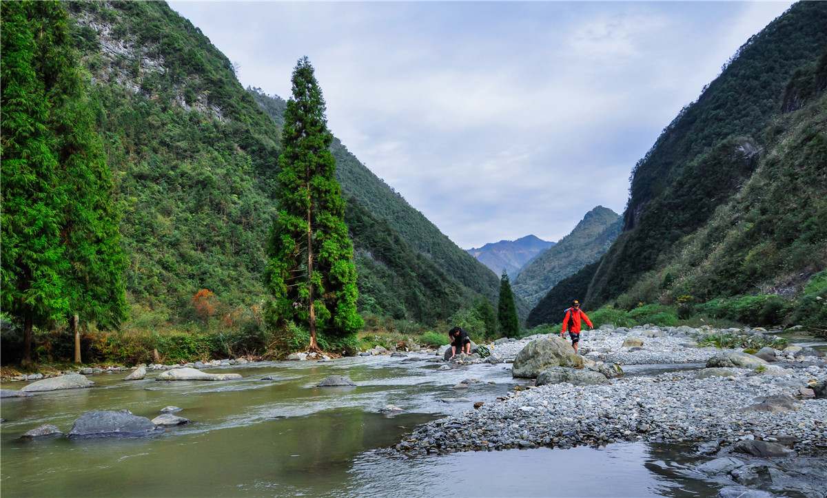 侠之梦受邀参与恩施坪坝营线路测试，冬季溯溪，冰冷刺骨，第一天