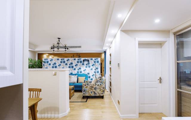 电视隔断墙现代轻奢小户型,客厅与餐厅隔断双面电视柜图