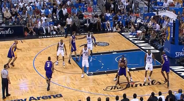 三角进攻的理解方法,揭秘三角进攻