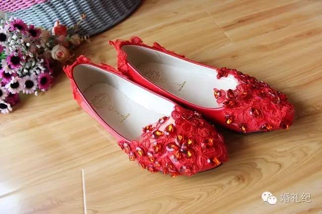 穿秀禾服婚鞋一定要红色的吗,穿秀禾服结婚很丢人吗
