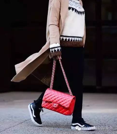 妹砸，冬天的大衣，你配对包了嘛？