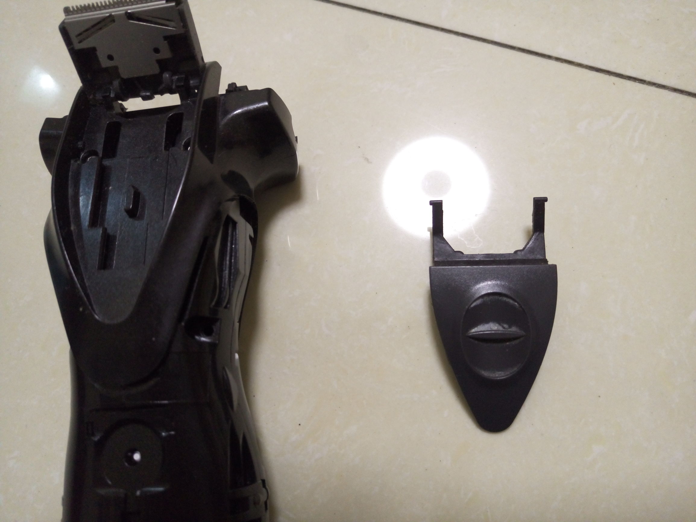 松下电动剃须刀怎样拆解修理,松下剃须刀es4027换电池教程