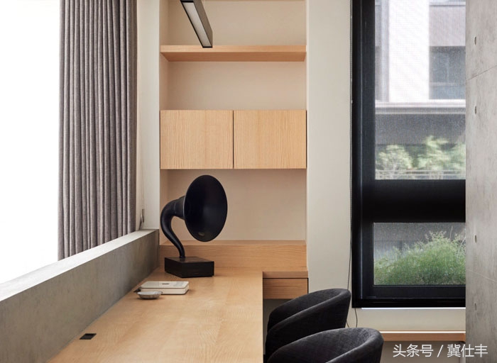 电视墙原来还可以这样：电视机内嵌，轻松看投影，不再是难题