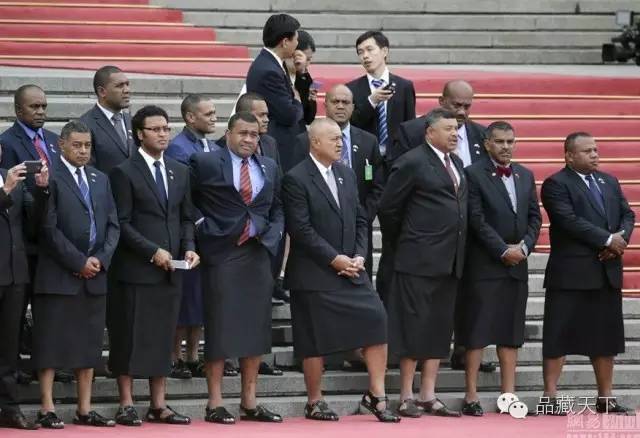 男人穿裙子也可以很美,男人穿裙子是不是好看