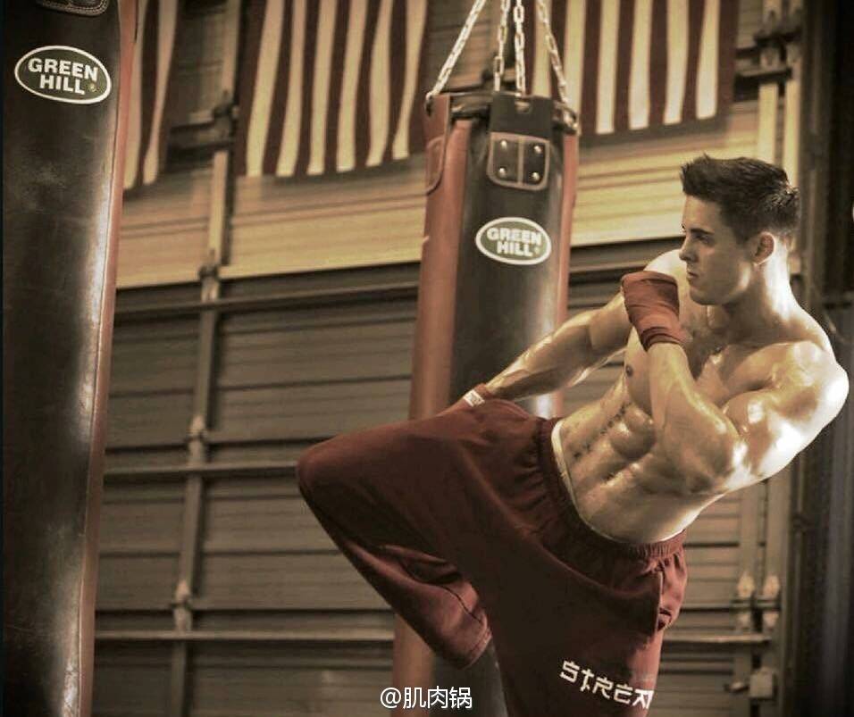 如何锻炼腿部使腿更好看,做几个动作让你腿部练满肌肉