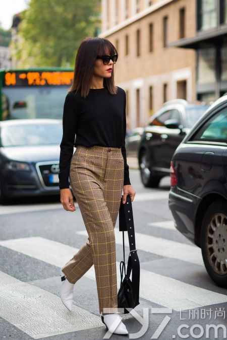 踩脚裤怎么穿袜子,踩脚裤的正确穿法搭配