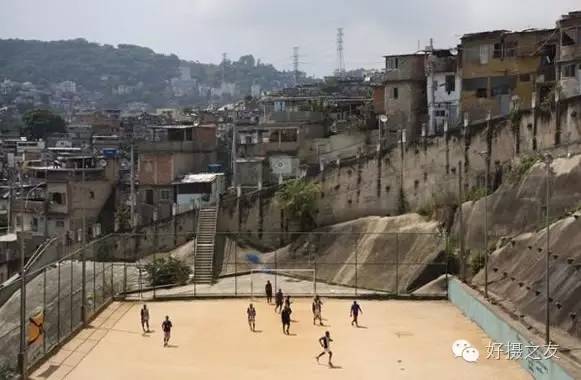 建造一个楼顶足球场,建7人足球场