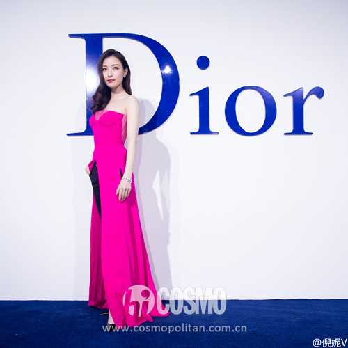 倪妮街景拍照姿势,倪妮最火拍照姿势