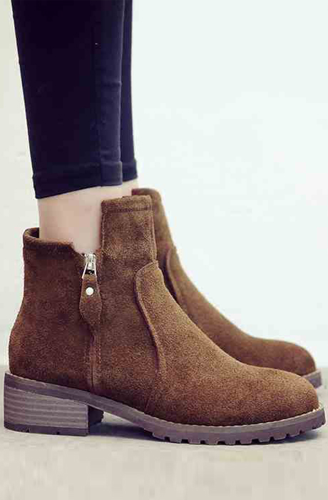 百搭神器短靴不管是出街还是约会都能轻松搞定很有范儿哦!