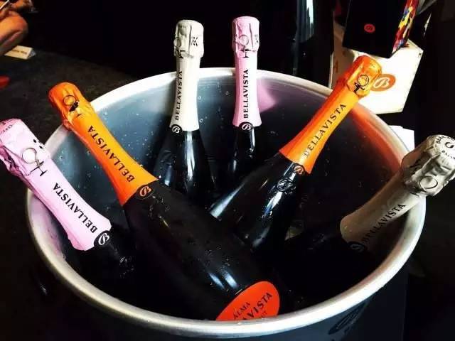 喝葡萄酒要配哪些小吃,葡萄酒搭配小吃做法