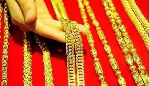 容易过敏的人戴什么饰品,佩戴饰品过敏处理