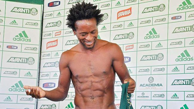 效力过皇马拜仁的球员有哪些,36岁的他依然坚持踢球