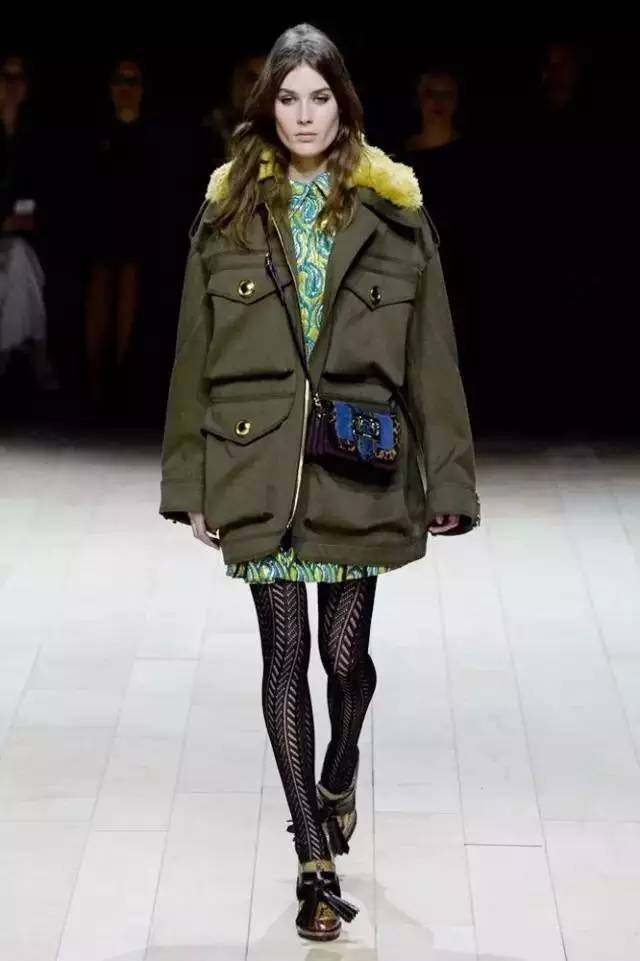 江疏影和戚薇的穿衣搭配,江疏影戚薇同款