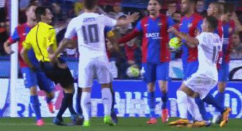 曾经是杀气腾腾的防弹武僧，如今成和蔼劝架的防守圣僧