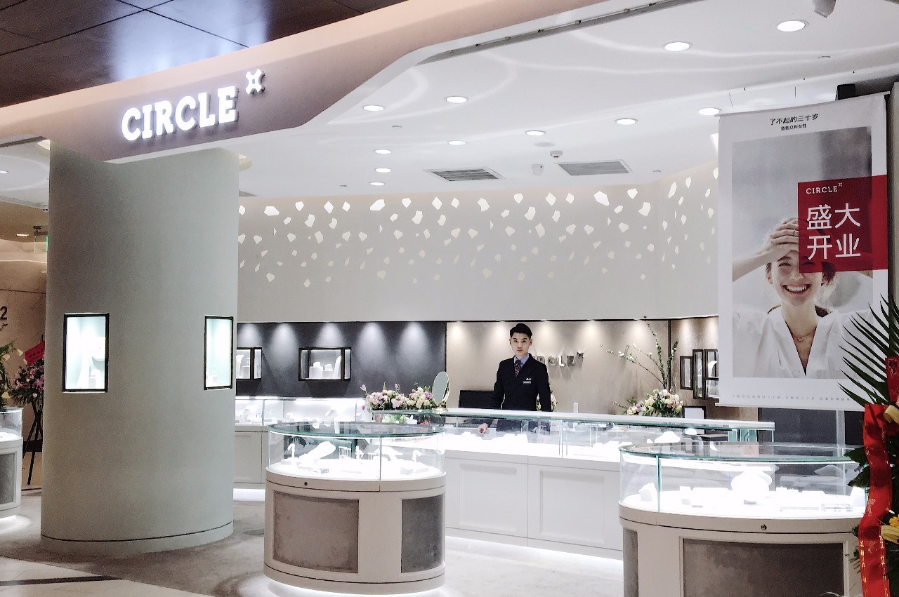 直男们有救了！这13家从未杭州亮相的新店，总有一款圣诞礼物，适合你的女神……