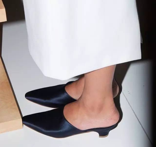 潮范十足的休闲鞋出行时尚两不误,盘点五款适合日常穿搭的时尚潮鞋