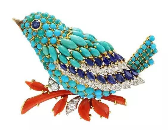 驼色大衣戴胸针,黑色大衣适合戴的胸针