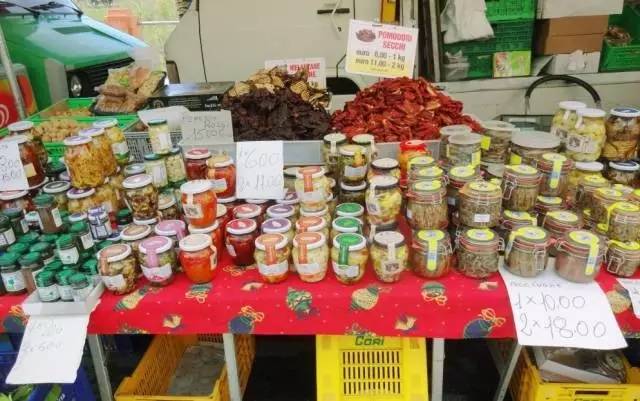 沙龙｜小日子x无二之旅：睡遍全世界的床，逛遍全球集市