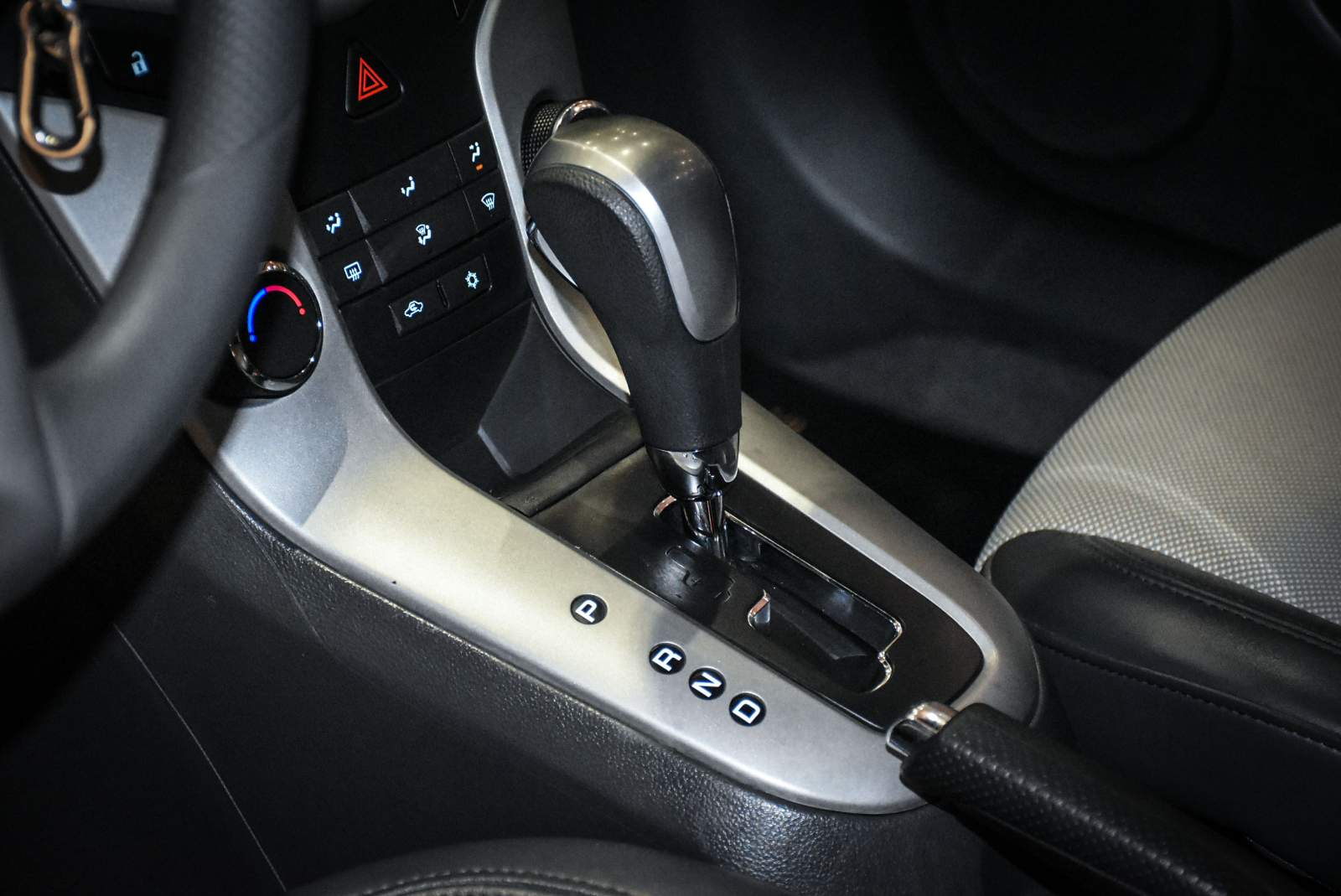 雪佛兰科鲁兹2013款1.6LSL天地版AT东莞版