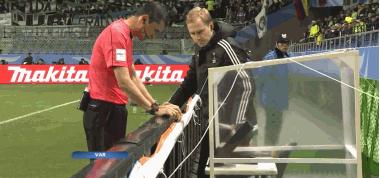 不应该引进录像回放技术，不然裁判就像是只会看仪器的大夫